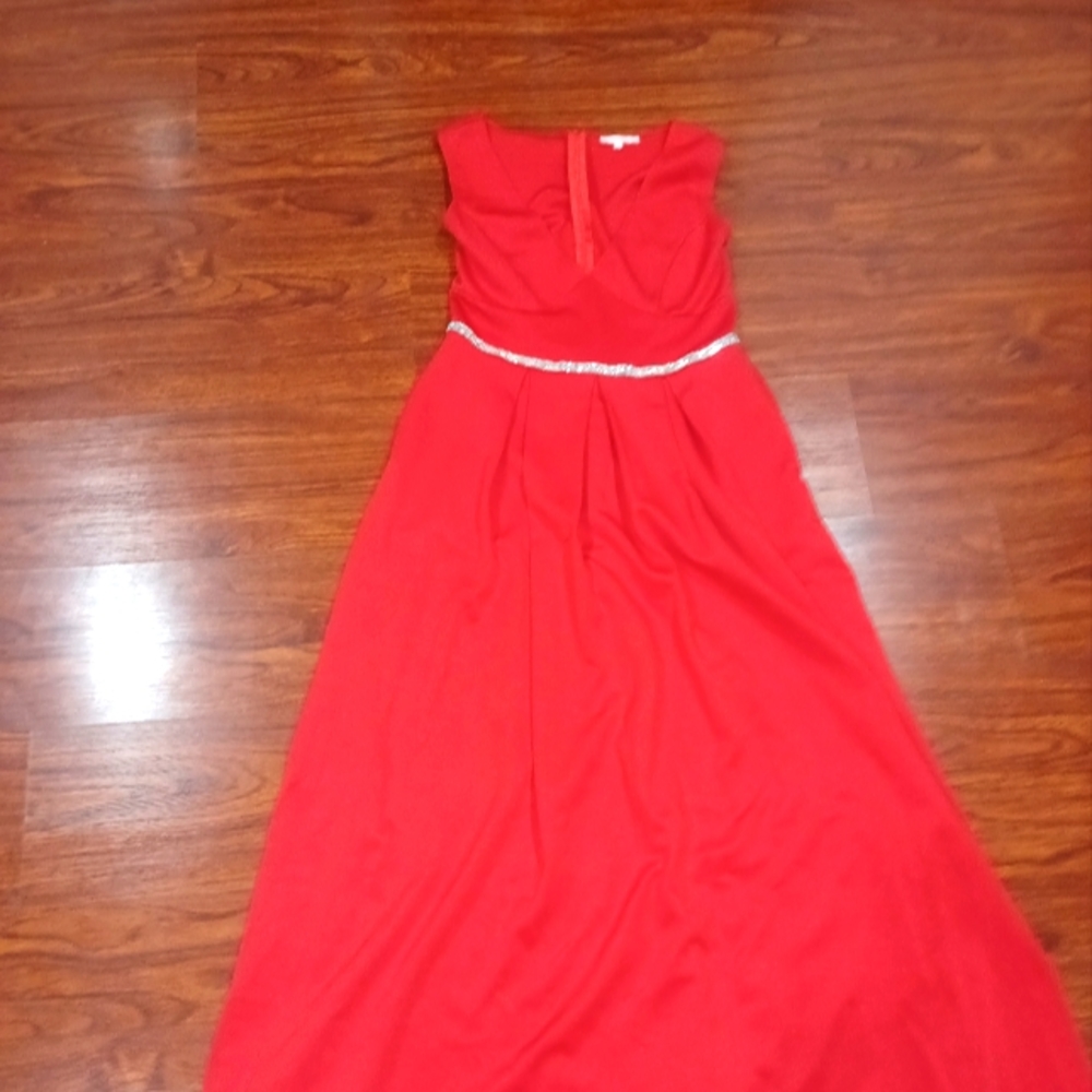 Red floor length evening gown with pockets😍
